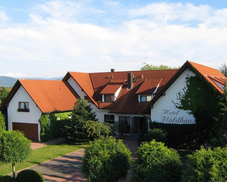 Hotel Waldhaus Hügelsheim エクステリア 写真